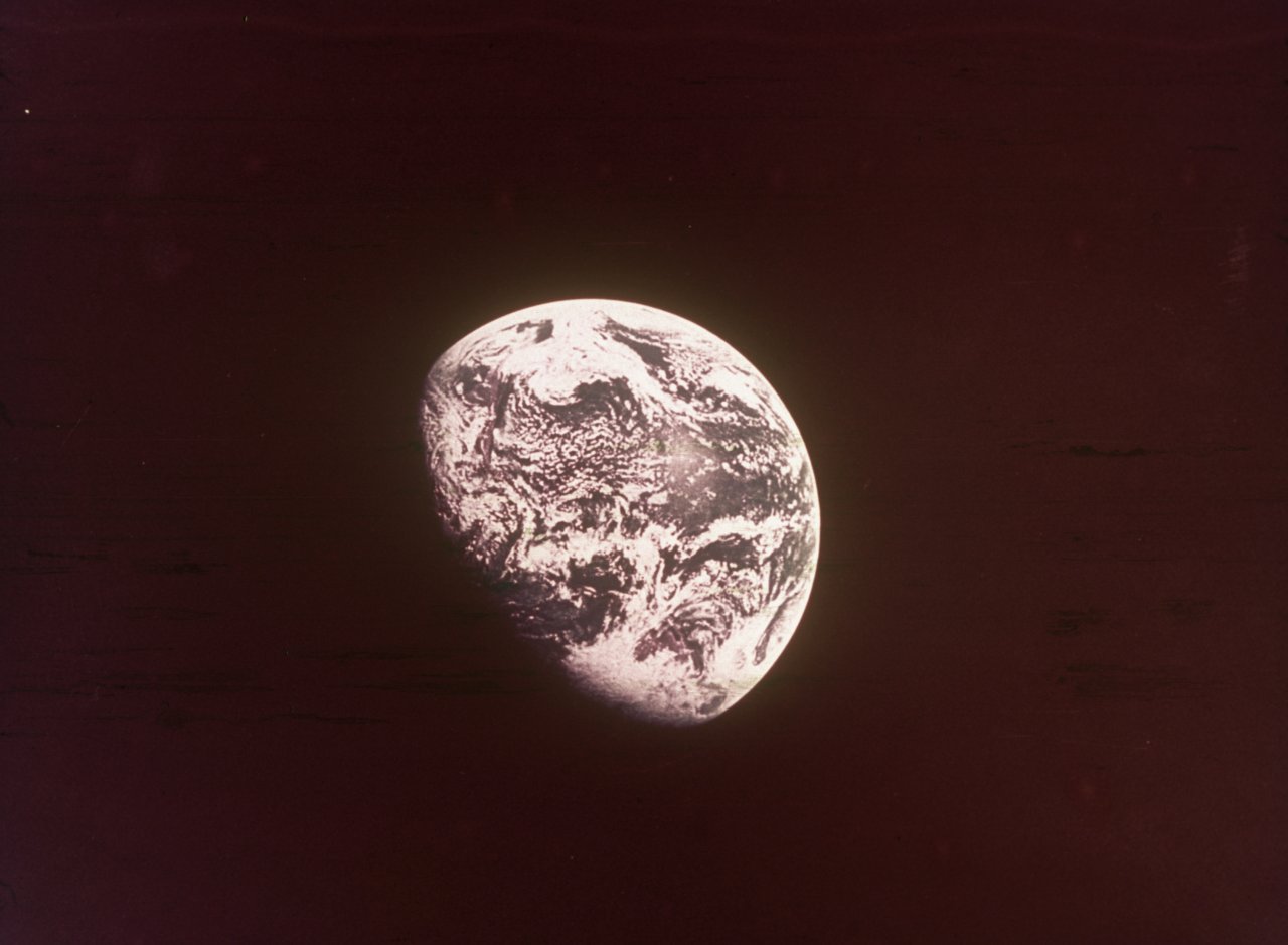 221 Earth view from Apollo 8-s